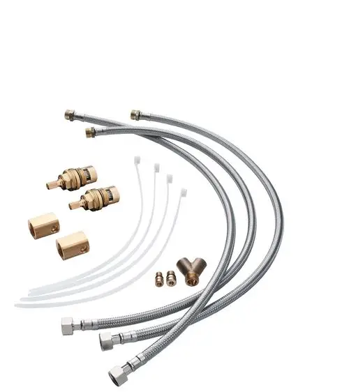 Satz von flexiblen Schläuchen und Armaturen für die Montage von Waschtischarmaturen. Zubehörteile aus Metall, geeignet für Anwendungen von Hansgrohe.